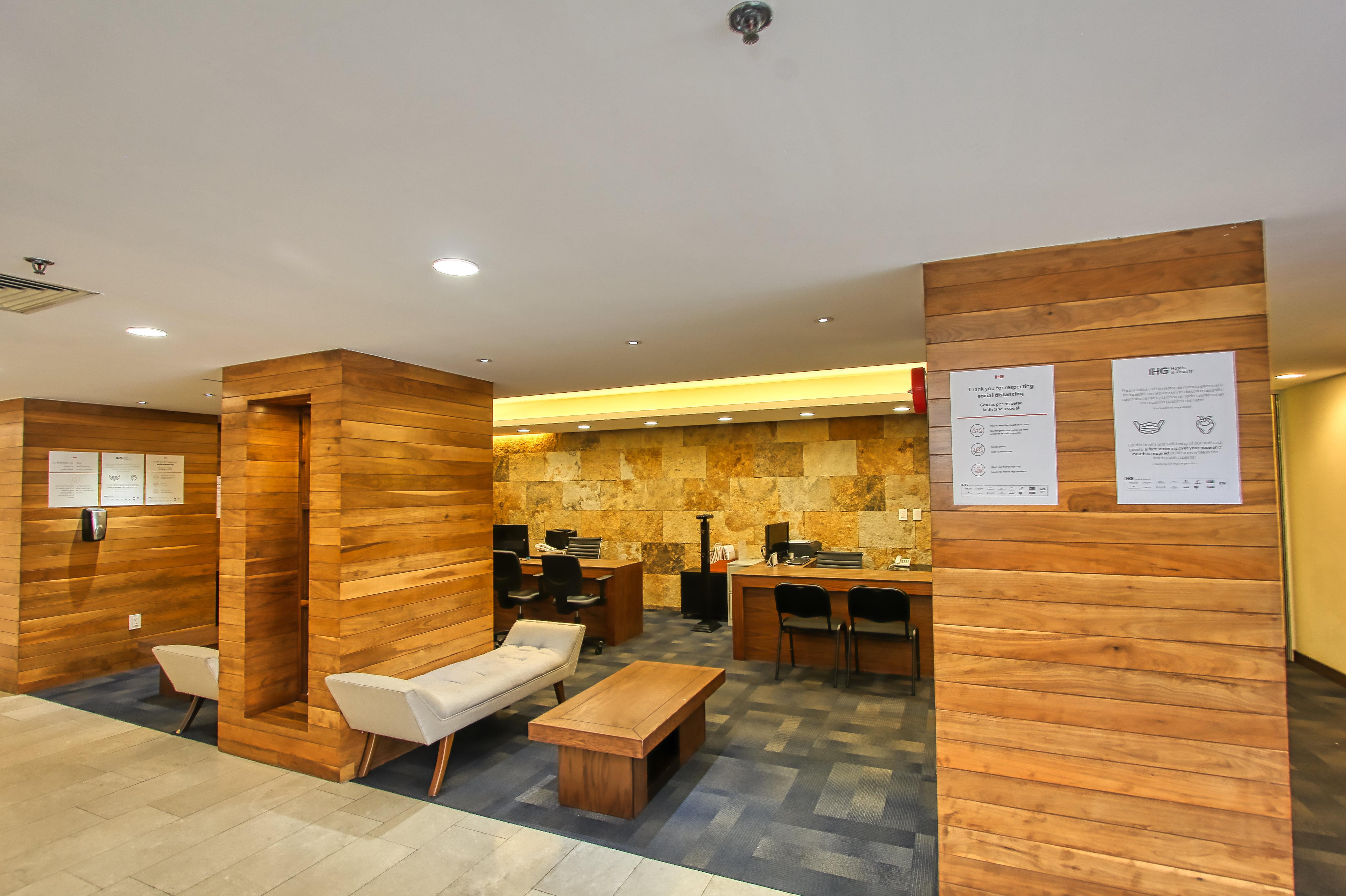 Holiday Inn Leon By Ihg Exterior photo