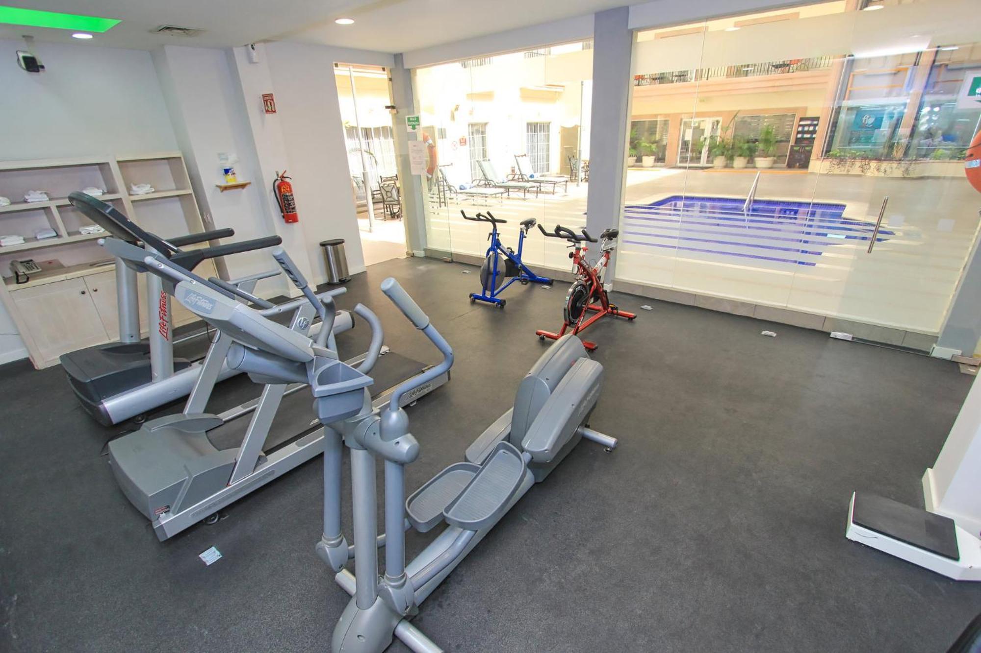Holiday Inn Leon By Ihg Exterior photo